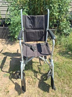 Lightweight transport wheelchair
