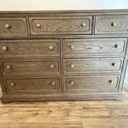 HEAVY Stanley Wethersfield Estate Dresser 