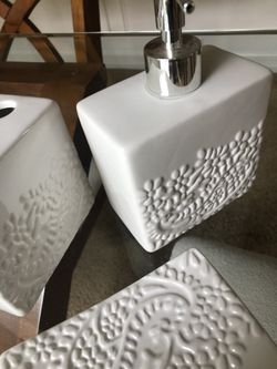 Porcelain Ivory Bath Vanity Set $25