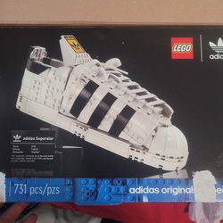 LEGO set
LEGO ADIDAS Shoe Originals Superstar Exclusive