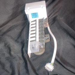 Frigidaire FFTR1814TW OEM Automatic Ice Maker
