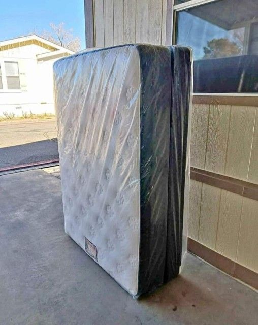 *> “Firm Queen-sized mattress, new and in perfect condition. Moving out and must be gone immediately