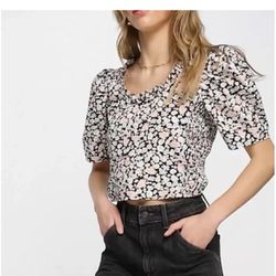 Levi’s Vanessa Floral Obsidian Short Puff Sleeve Crop Top, Size M, NWT