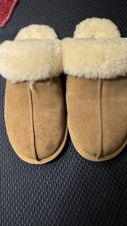 woman’s size 8 sheepskin slippers