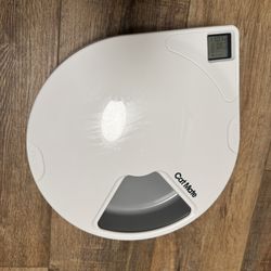 Automatic pet feeder