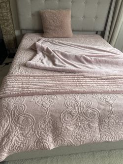 Queen size Blanket with Pillow and small blanket