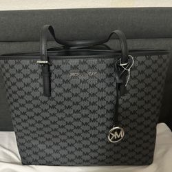 New With Tags Micheal Kors Purse