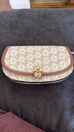 Michael Kors Mila small empire bag