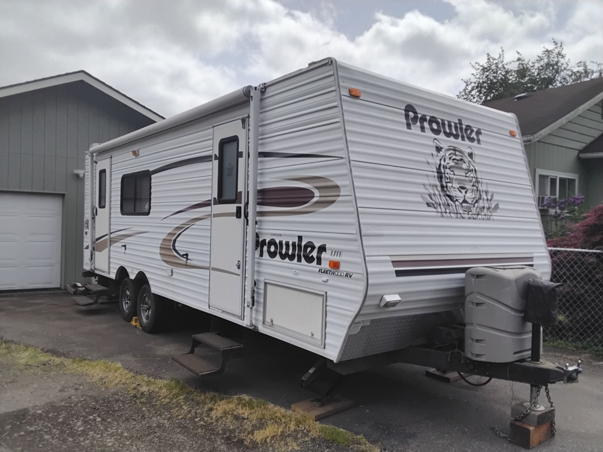 23' Travel Trailer -Good Condition
