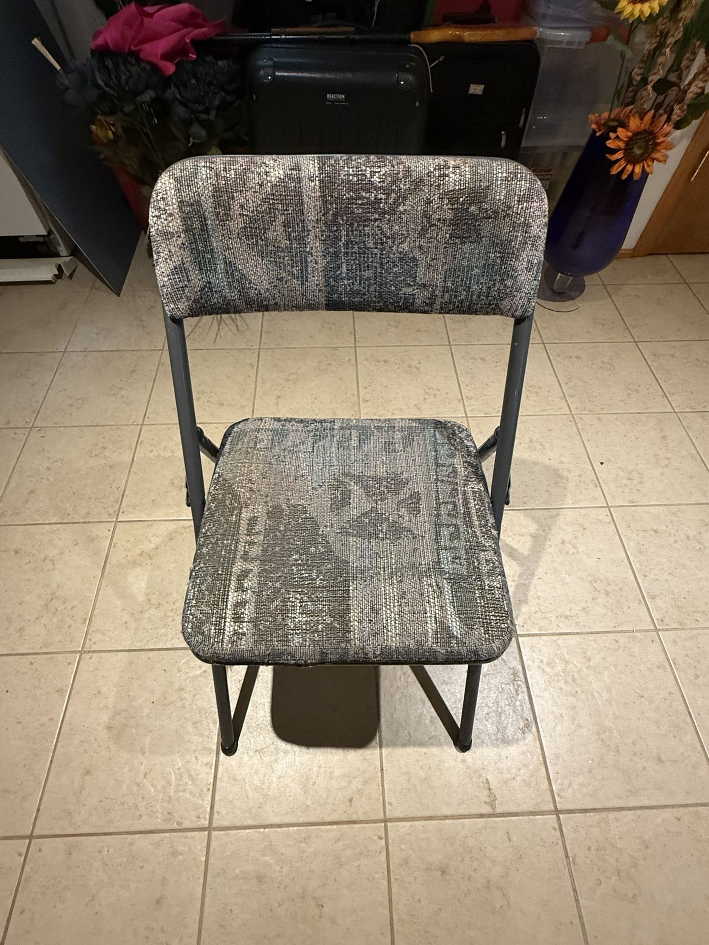 FOLDABLE CHAIRS