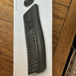 Wireless Comfort Desktop 5050 Keyboard And Mouse 