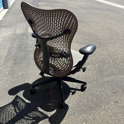 Herman Miller Mirra Fully Loaded Ergonomic Gaming Chair - Composite Mesh Back