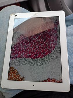 First generation iPad with just a couple of cracks