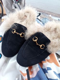 Women's GUCCI slippers