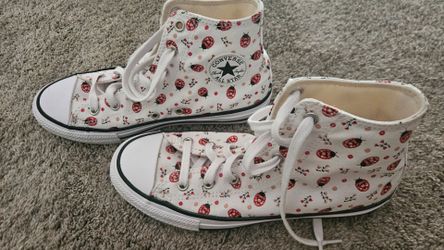 Womens/girls Coverse shoes NEW