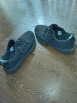 Barley Worn Yeezy 350s