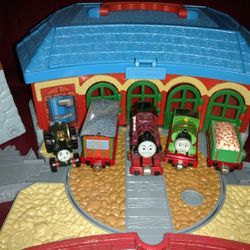 $30 Collectable, 2003  Thomas & Friend s Gullane (Thomas) Limited Magnetic Train 2003