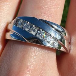 10k white gold 0.2CTW diamond ring wedding band size 9.5