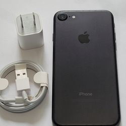 iPhone 7, 32GB, unlocked, works any company sim card any country internationally 