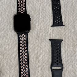 Apple Watch SE 44mm - GREAT Condition 