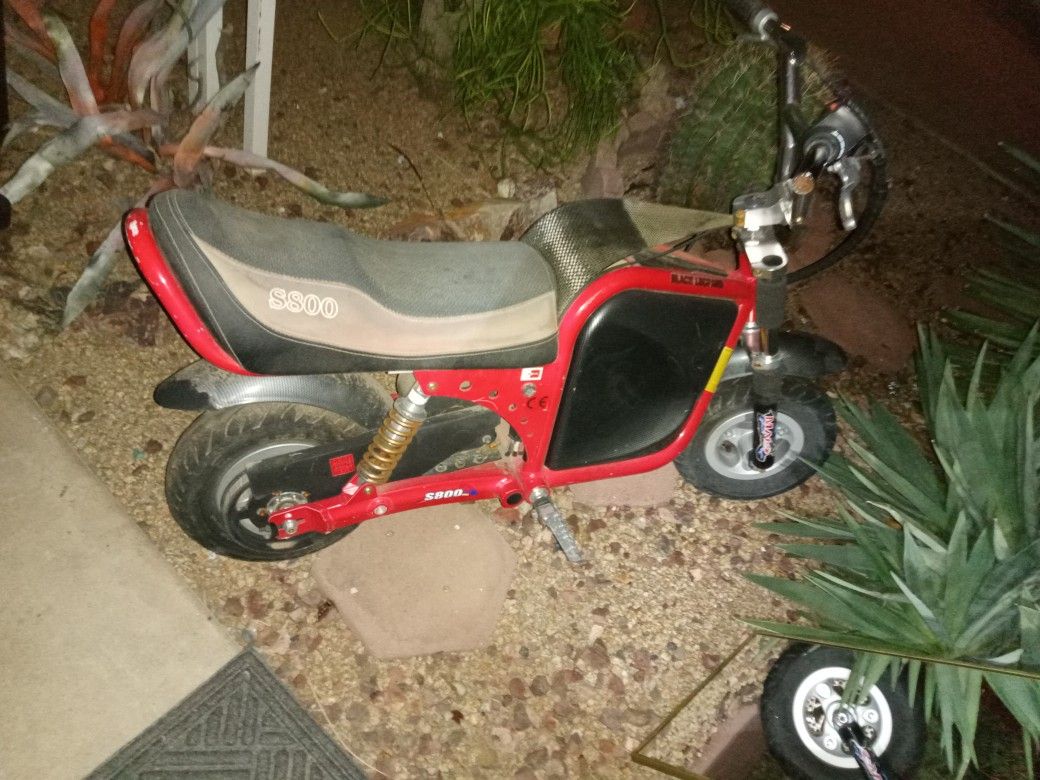 Black Leopard S700 Electric Mini Motor Cycle, 2 Seater, 15- 20 MPH, Needs Battery