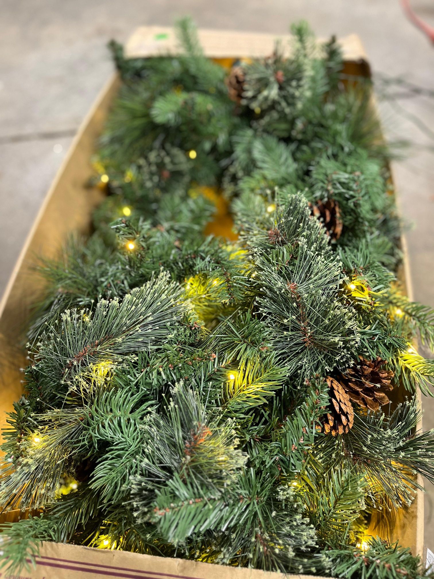  Twinkle Artificial Decorated Garland, Metallic