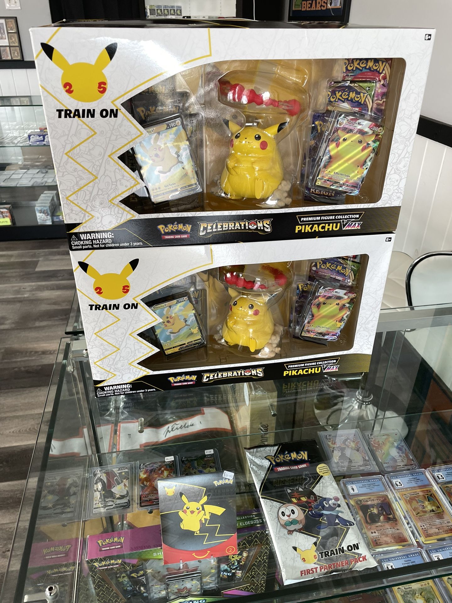 Pokémon Celebrations Premium Pikachu VMax Figure Collection 