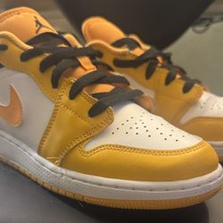 Nike Jordan 1 (size 6Y / 7.5 Womens)