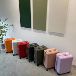 RIMOWA Essential Series
 trolley case/suitcase