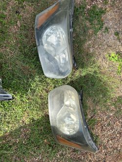 2015 Ford Transit 150 headlights