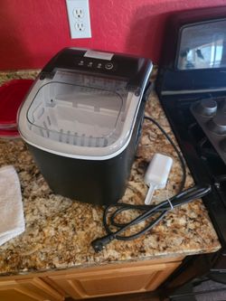 Portable ice maker