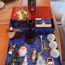 Large mixed Christmas décor & ornament lot – vintage & modern