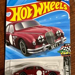 Hot Wheels Jaguar MK1 HW Race Day New on Card