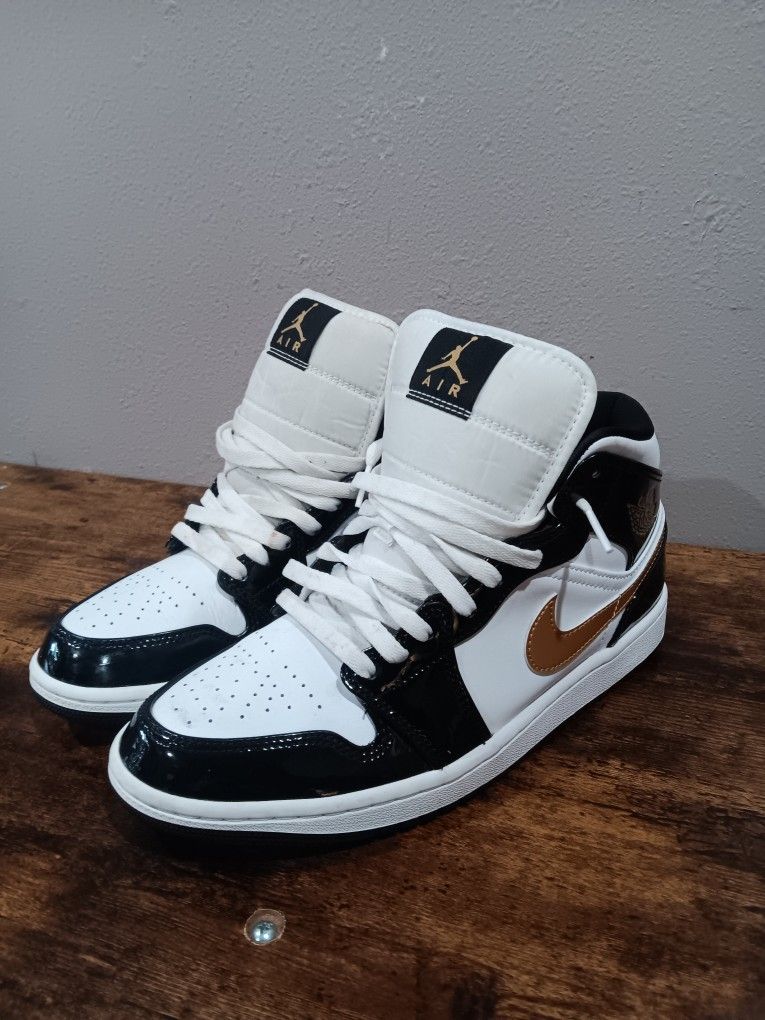 Air Jordan 1 Mid Patent ‘Black Gold’