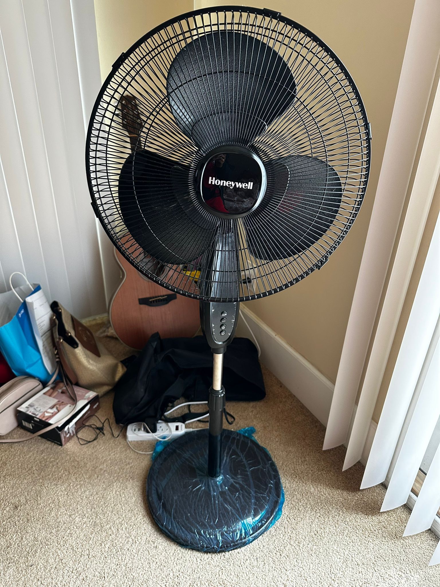 Honeywell Double Blade 16 Pedestal Fan Black With Remote Control, Oscillation, Auto-Off & 3 Power Settings