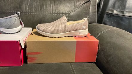 Women Skechers shoes