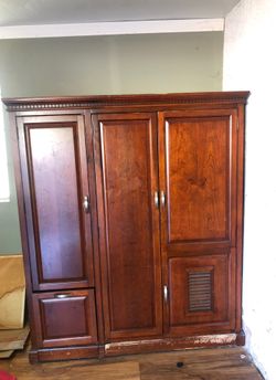 Wardrobe cabinet
