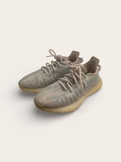 Yeezy 350 V2