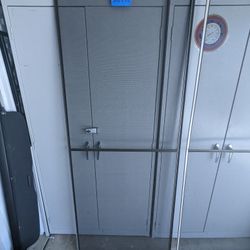 Passive door screens