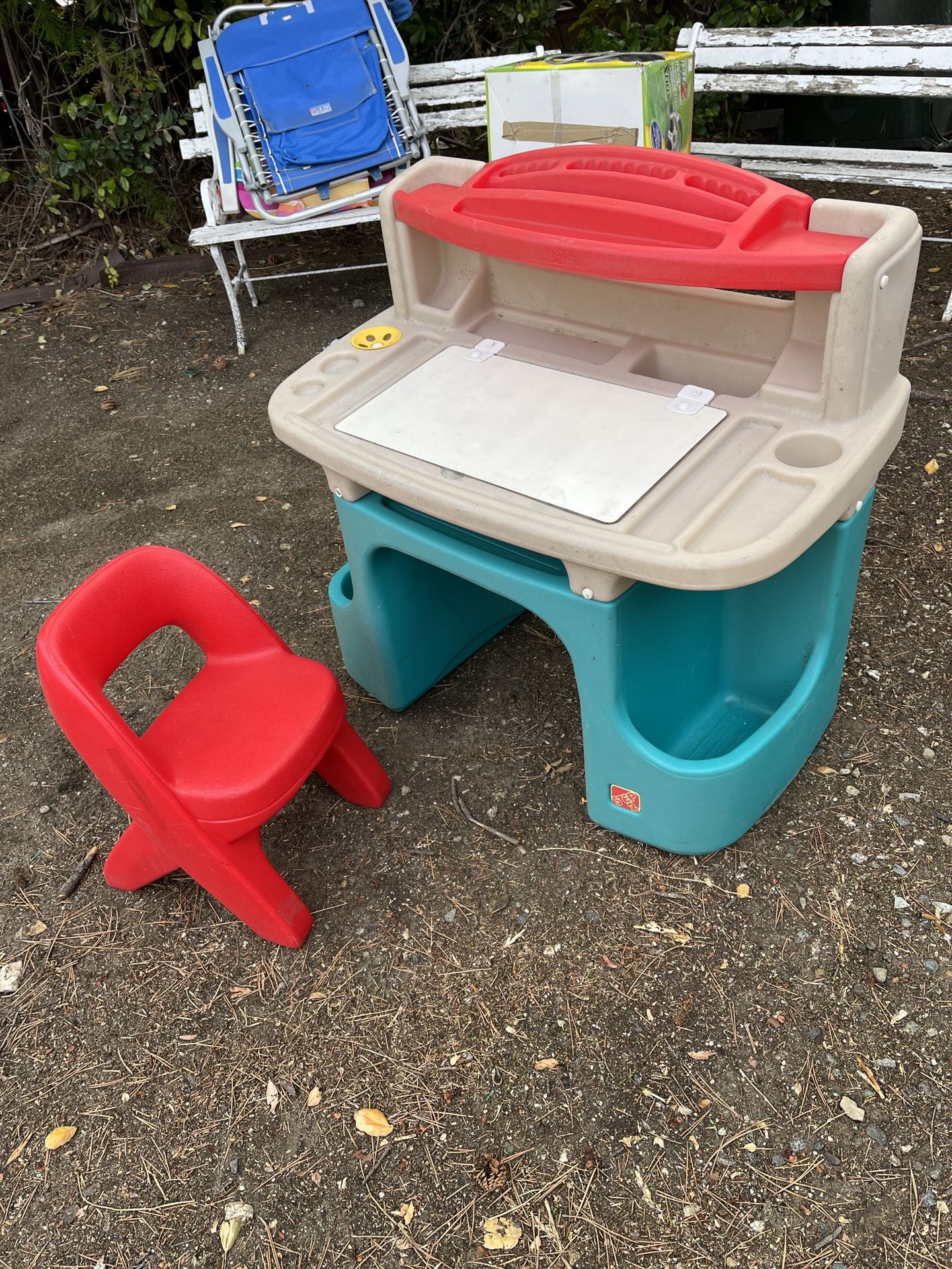 Step2 Deluxe Art Master Desk Kids Art Table with Storage