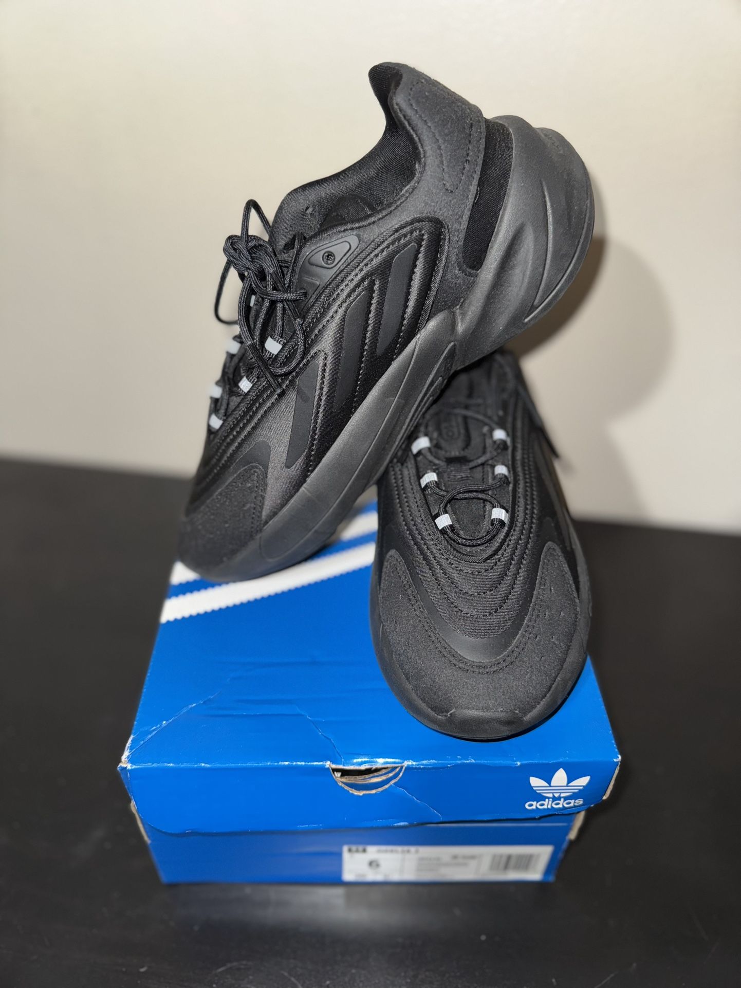 Adidas Ozelia 