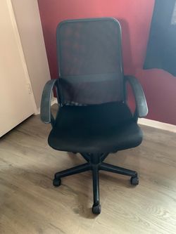 Black Mesh Office Chair with Wheels