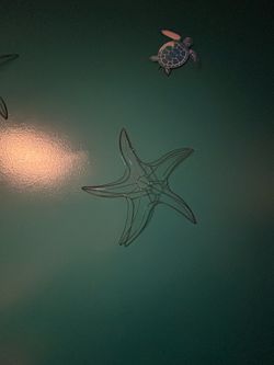 4 metal stars and 2 turtles