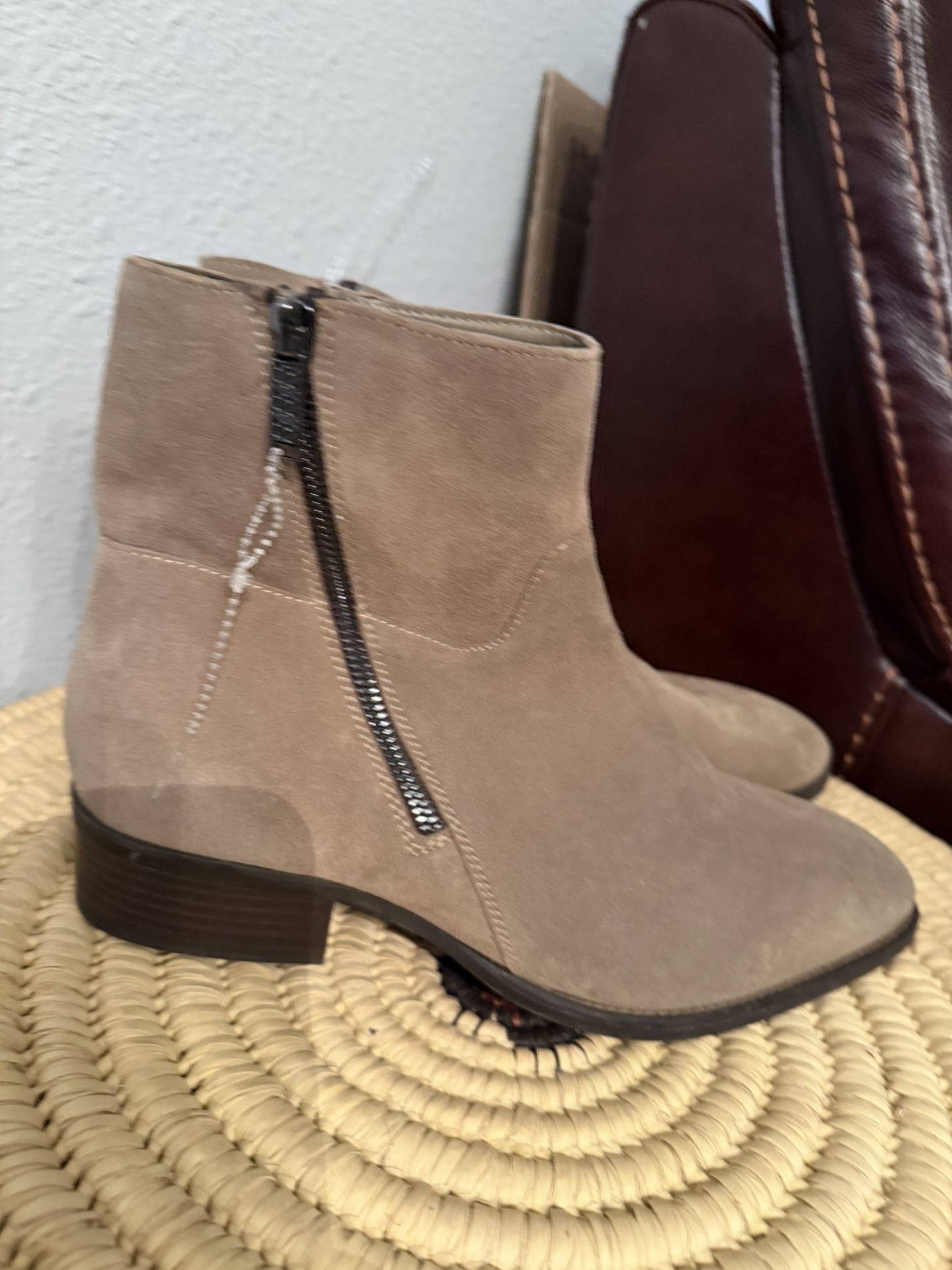NEW ALDO NALENIA CHELSEA ZIP SUEDE BEIGE BOOTS Mens Size 8 New
