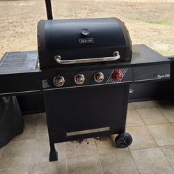 DYNA GLO 4 BURNER GRILL WITH 15K SEAR OPTION