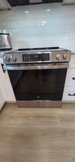 GE Electric Stove (1 year old)