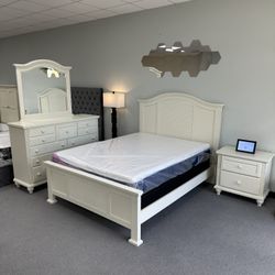 Queen bedroom set (FREE 24H DELIVERY AND SETUP)