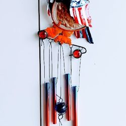 
Beautifully hand painted red, white and blue wind chime adds patriotic pride and relaxing music to your garden

Features hand tuned metal chimes and 