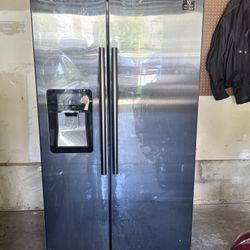 Samsung Refrigerator - 24.5 Cu. Ft.
