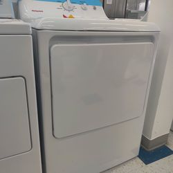 New Hotpoint
6.2 cu. ft. vented Electric Dryer in White with Auto Dry